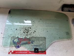 Używane Szyba drzwi prawych tylnych wersja 4-drzwiowa Fiat Grande Punto (199) 1.4 Cena na żądanie oferowane przez Autodemontage Joko B.V.