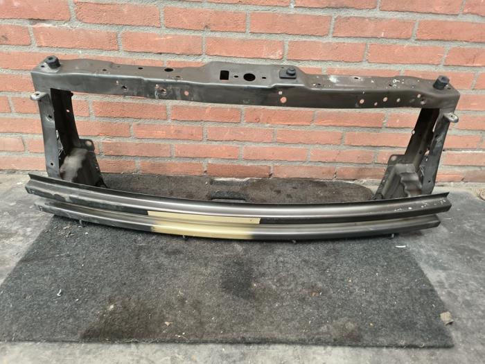 Begagnade Främre stötfångarram Chevrolet Spark (M300) 1.0 16V Pris på förfrågan erbjuds av Autodemontage Joko B.V.