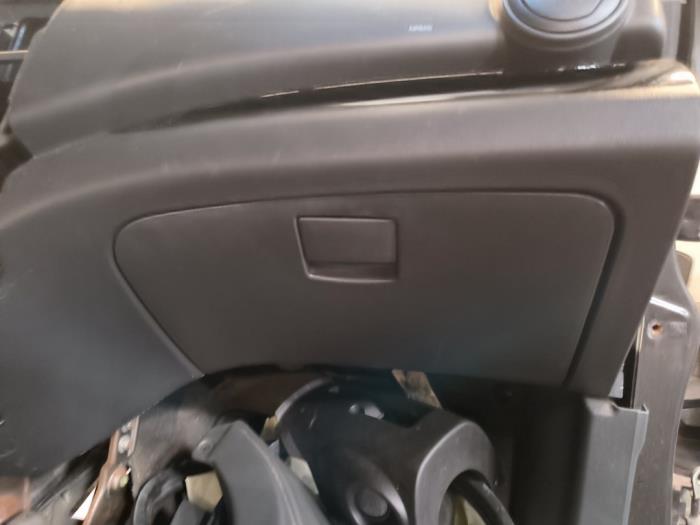 Begagnade Handskfack Chevrolet Spark (M300) 1.0 16V Pris på förfrågan erbjuds av Autodemontage Joko B.V.