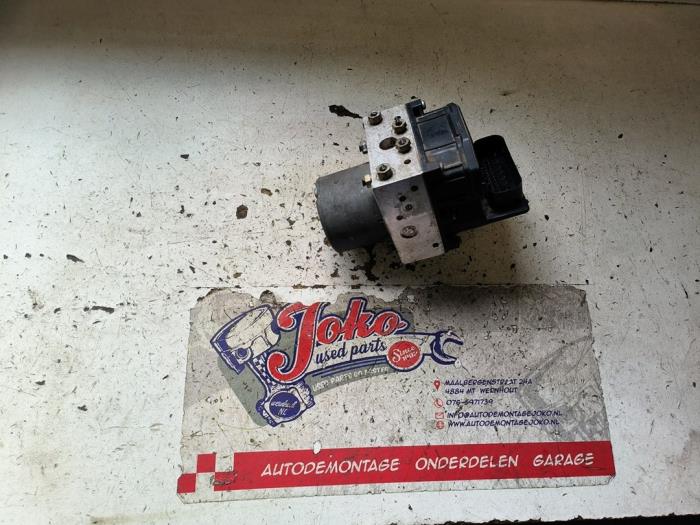 Używane Pompa ABS Peugeot 807 2.0 HDi 16V Cena na żądanie oferowane przez Autodemontage Joko B.V.