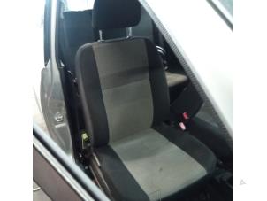 Usados Asiento derecha Daihatsu Cuore (L251/271/276) 1.0 12V DVVT Precio de solicitud ofrecido por Autodemontage Joko B.V.