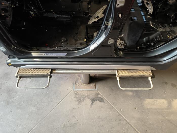 Używane Próg lewy Opel Karl 1.0 12V Cena na żądanie oferowane przez Autodemontage Joko B.V.