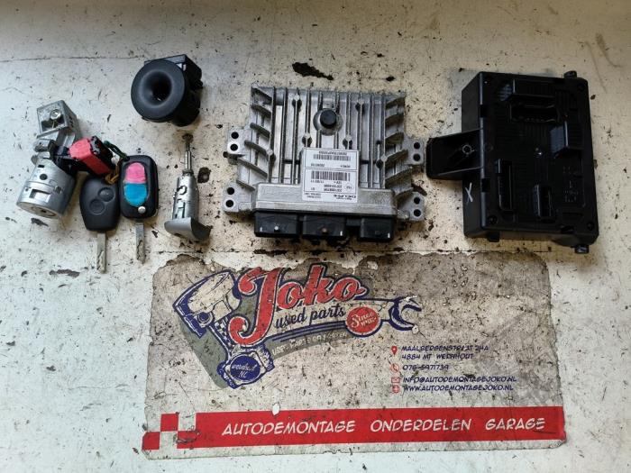 Używane Sterownik Body Control Renault Clio III (BR/CR) 1.5 dCi FAP Cena na żądanie oferowane przez Autodemontage Joko B.V.
