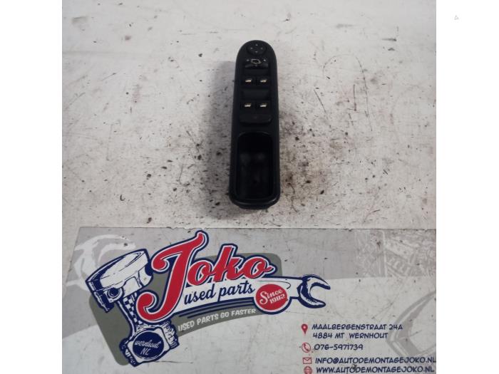 Usados Interruptor combinado de ventanillas Peugeot 307 CC (3B) 2.0 16V Precio de solicitud ofrecido por Autodemontage Joko B.V.