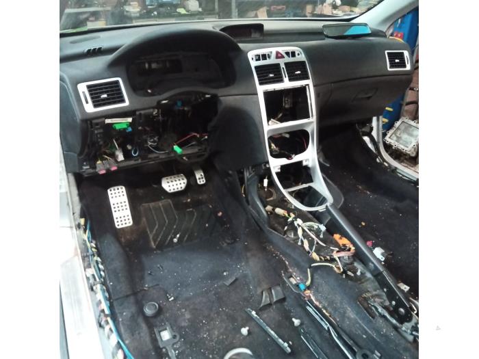 Używane Panel Peugeot 307 CC (3B) 2.0 16V Cena na żądanie oferowane przez Autodemontage Joko B.V.