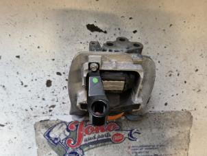 Engine mount from a Ford Fiesta 7 1.1 Ti-VCT 12V 85 2020