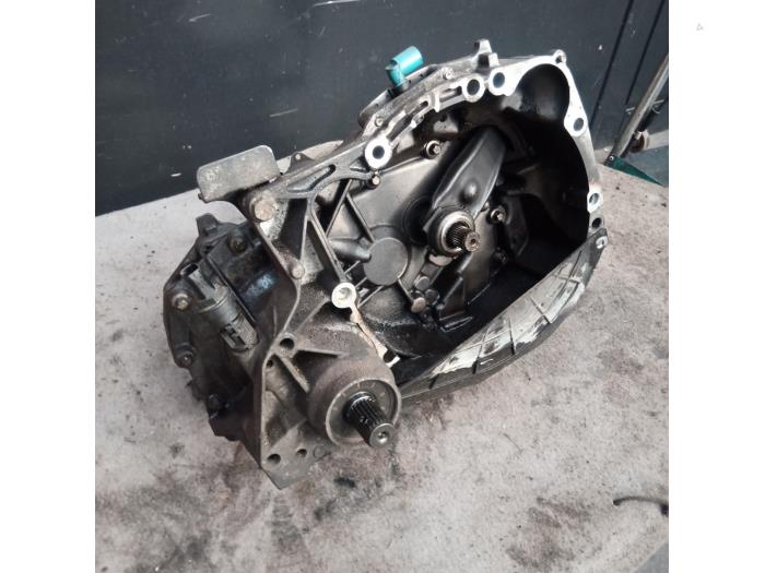 Gebrauchte Getriebe Renault Clio II (BB/CB) 1.2 Preis auf Anfrage angeboten von Autodemontage Joko B.V.
