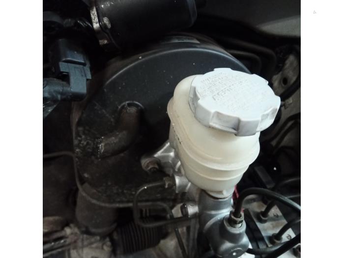 Usados Servofreno Kia Rio (DC12) 1.3 RS,LS Precio de solicitud ofrecido por Autodemontage Joko B.V.