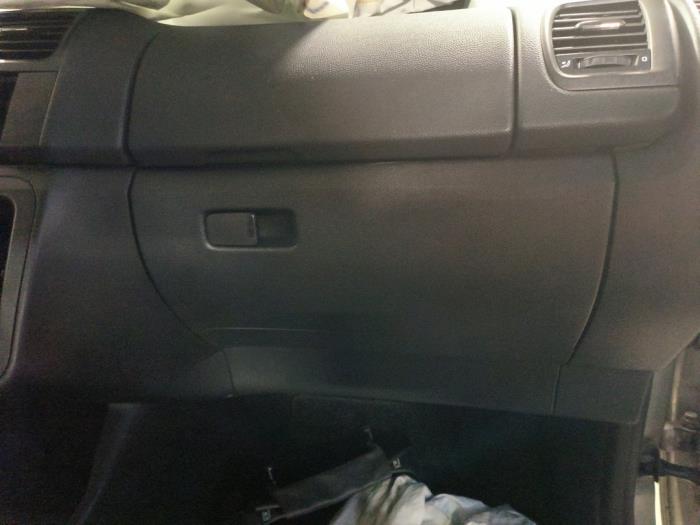 Begagnade Handskfack Skoda Fabia II Combi 1.2 TDI 12V Greenline Pris på förfrågan erbjuds av Autodemontage Joko B.V.