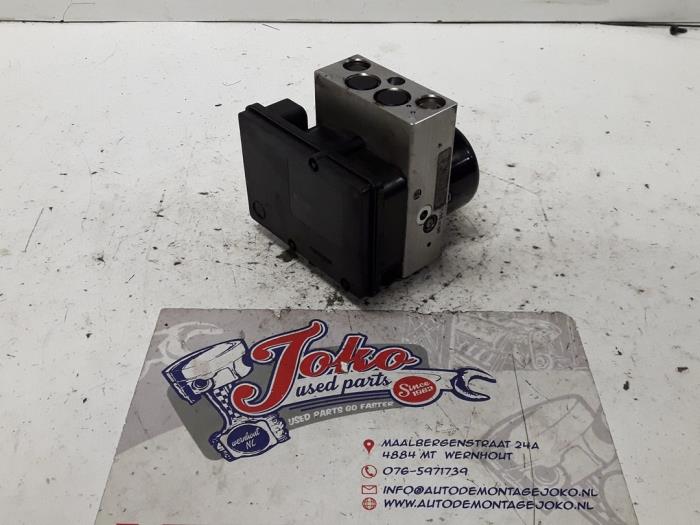 Used ABS pump Volkswagen Multivan T5 (7E/7HC/7HF/7HM) 2.5 TDi 4Motion Price on request offered by Autodemontage Joko B.V.
