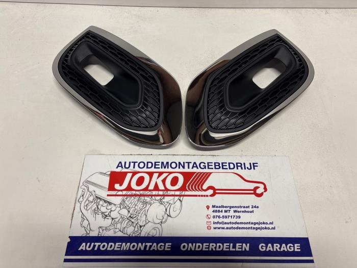 Nowe Grill Renault Kadjar (RFEH) 1.3 TCE 140 FAP 16V Cena na żądanie oferowane przez Autodemontage Joko B.V.