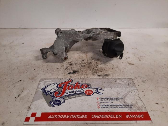 Usagé Support dynamo haut Dodge Avenger (JS) 2.0 CRD 16V Prix sur demande proposé par Autodemontage Joko B.V.