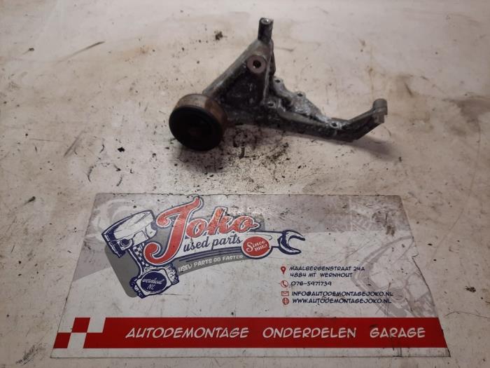 Usagé Support dynamo bas Hyundai H-300 2.5 CRDi Prix sur demande proposé par Autodemontage Joko B.V.