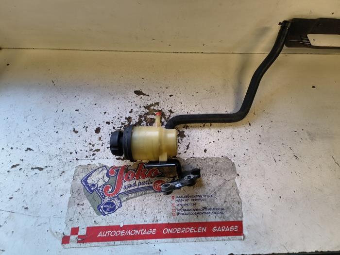 Begagnade Styrservotank Hyundai H-300 2.5 CRDi Pris på förfrågan erbjuds av Autodemontage Joko B.V.