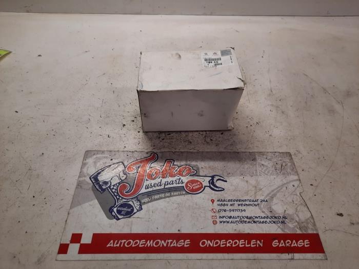 Neue Ölfilter Peugeot Boxer (230P) 2.8 HDi Preis auf Anfrage angeboten von Autodemontage Joko B.V.