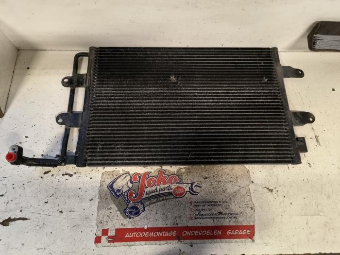 Begagnade Kondensor, luftkonditionering Volkswagen New Beetle (9C1/9G1) 1.4 16V Pris på förfrågan erbjuds av Autodemontage Joko B.V.