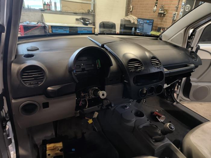 Używane Panel Volkswagen New Beetle (9C1/9G1) 1.4 16V Cena na żądanie oferowane przez Autodemontage Joko B.V.