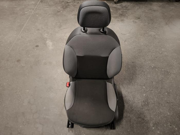 Używane Fotel lewy Citroen C3 (SC) 1.1 Cena na żądanie oferowane przez Autodemontage Joko B.V.