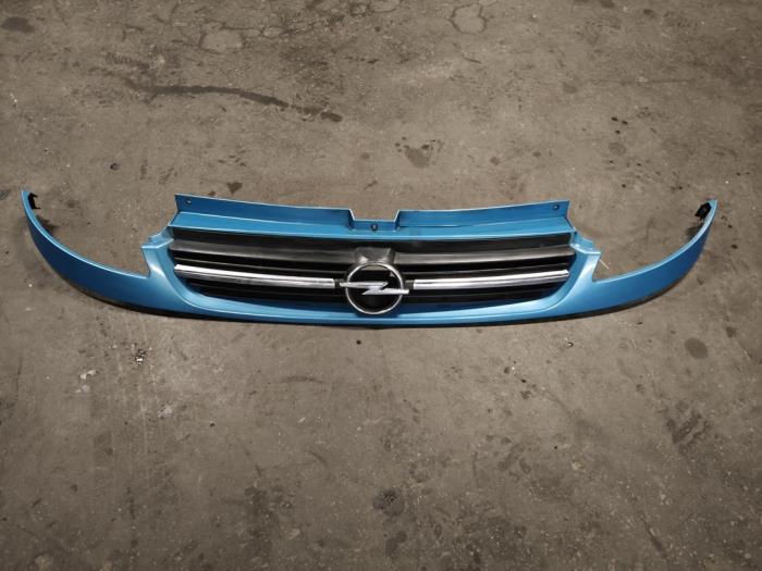 Używane Grill Opel Vivaro 1.9 DTI 16V Cena na żądanie oferowane przez Autodemontage Joko B.V.
