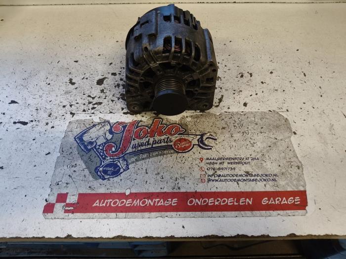 Begagnade Dynamo Opel Vivaro 1.9 DTI 16V Pris på förfrågan erbjuds av Autodemontage Joko B.V.