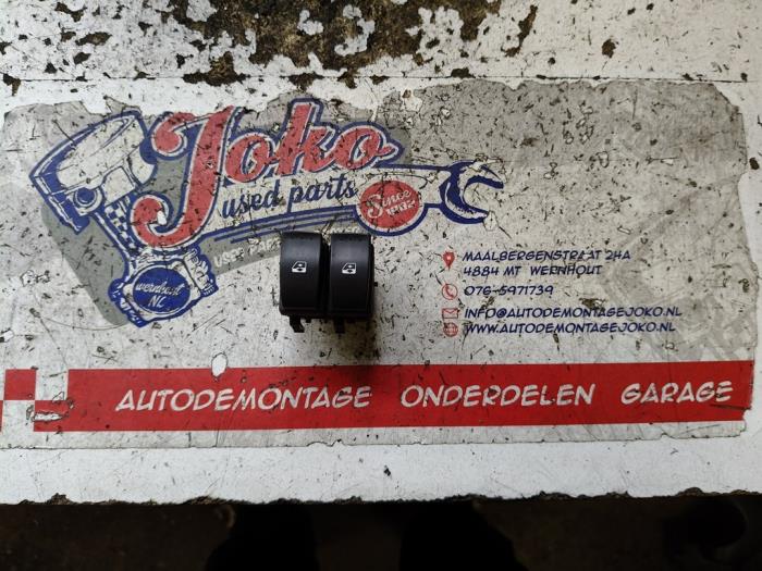 Usados Interruptor de ventanilla eléctrica Opel Vivaro 1.9 DTI 16V Precio de solicitud ofrecido por Autodemontage Joko B.V.