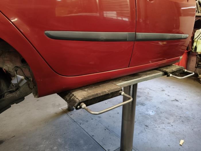 Używane Próg prawy Renault Modus/Grand Modus (JP) 1.6 16V Cena na żądanie oferowane przez Autodemontage Joko B.V.