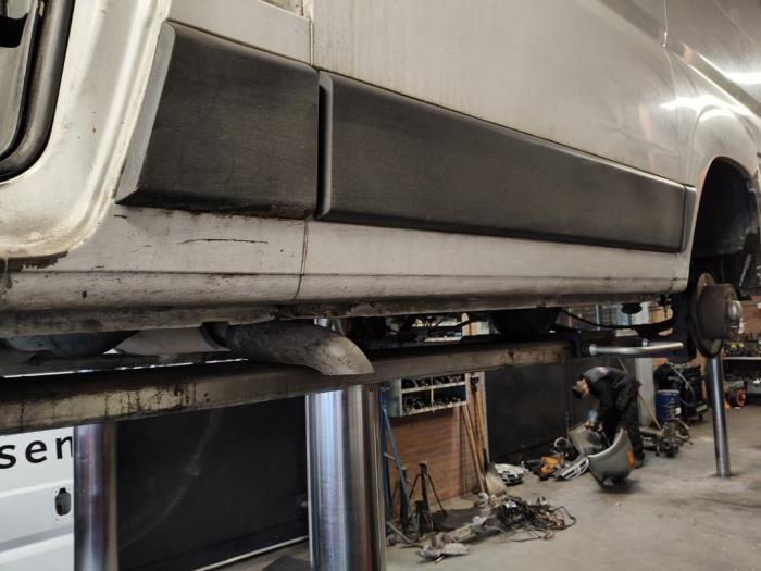 Używane Próg lewy Citroen Jumper (U9) 2.2 HDi 100 Cena na żądanie oferowane przez Autodemontage Joko B.V.