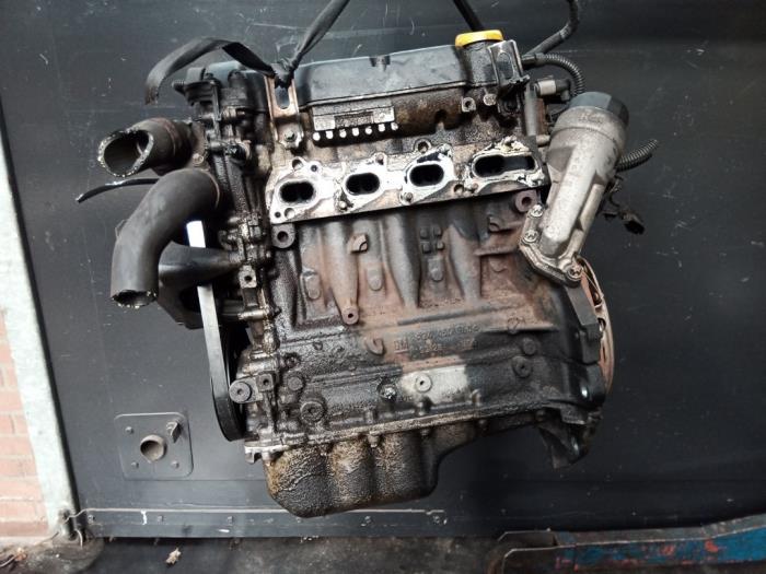 Engine from a Opel Tigra Twin Top 1.4 16V 2005