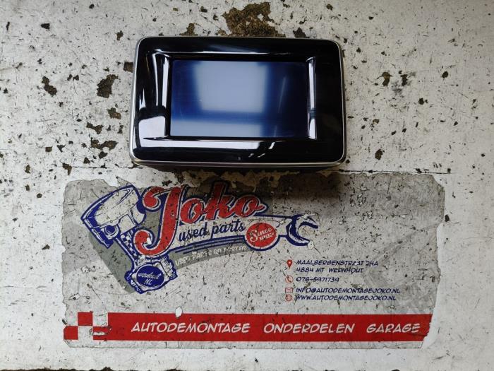 Begagnade Innerdisplay Mercedes CLA (117.3) 1.6 CLA-200 16V Pris på förfrågan erbjuds av Autodemontage Joko B.V.