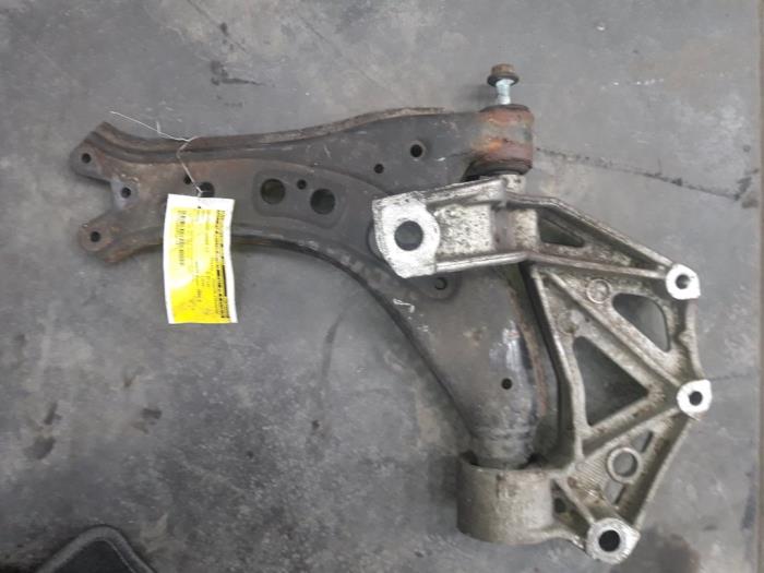 Front lower wishbone, left from a Seat Ibiza III (6L1) 1.4 16V 75 2004