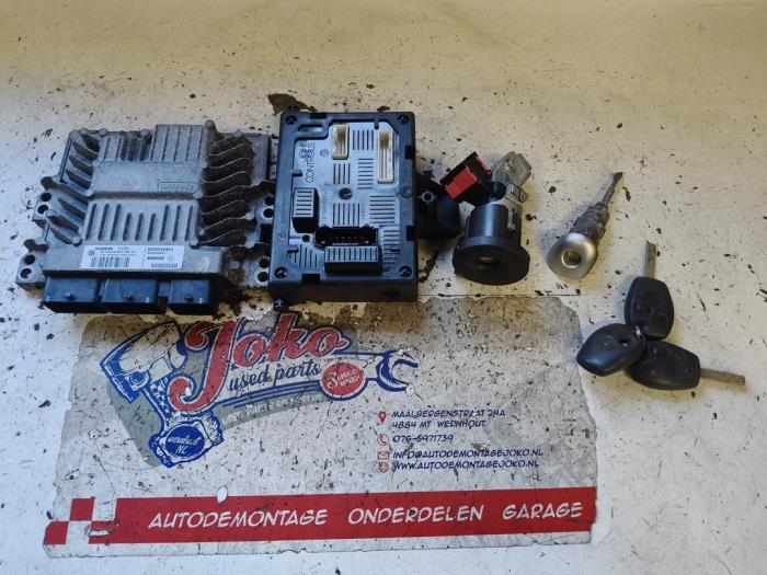Used Engine management computer Renault Clio III (BR/CR) 1.5 dCi 105 Price on request offered by Autodemontage Joko B.V.