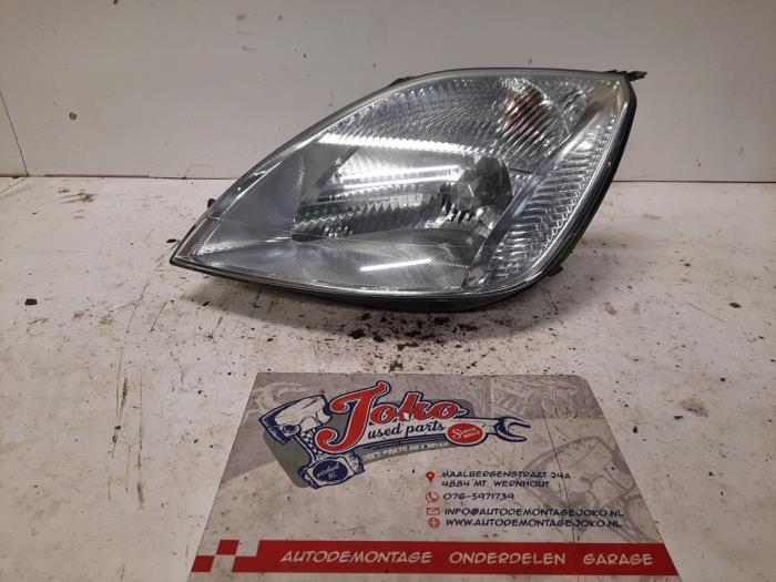 Używane Reflektor lewy Ford Fiesta 5 (JD/JH) 1.4 TDCi Cena na żądanie oferowane przez Autodemontage Joko B.V.