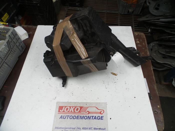 Begagnade Luftfilterhus Ford Mondeo III Wagon 1.8 16V Pris på förfrågan erbjuds av Autodemontage Joko B.V.