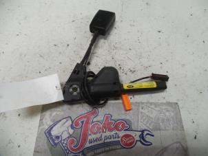 Used Seatbelt tensioner, left Ford Mondeo III Wagon 1.8 16V Price on request offered by Autodemontage Joko B.V.