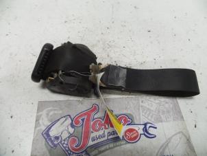 Used Rear seatbelt, left Ford Mondeo III Wagon 1.8 16V Price on request offered by Autodemontage Joko B.V.