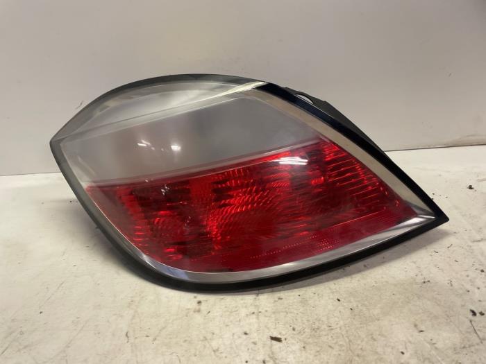 Taillight, left from a Opel Astra H (L48) 1.7 CDTi 16V 2005