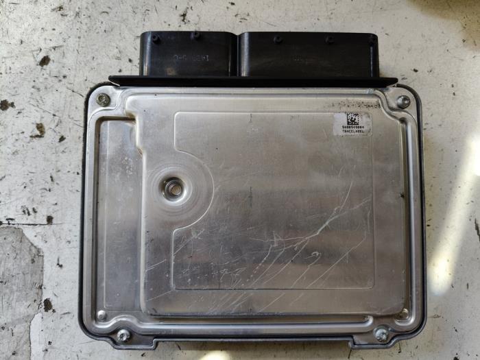 Engine management computer from a Audi A3 Sportback (8PA) 1.4 TFSI 16V 2009