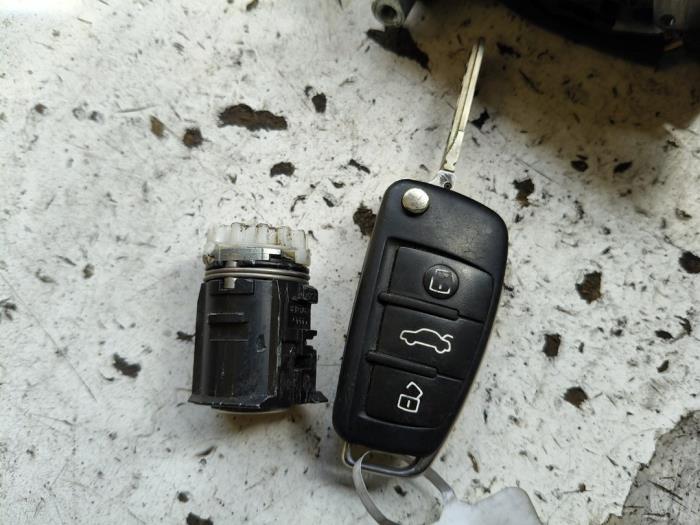 Engine management computer from a Audi A3 Sportback (8PA) 1.4 TFSI 16V 2009