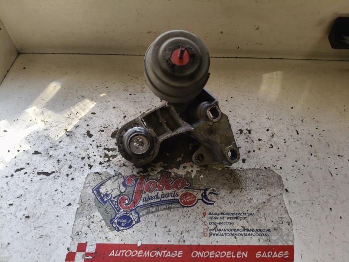 Used Engine mount Audi A4 (B7) Price on request offered by Autodemontage Joko B.V.