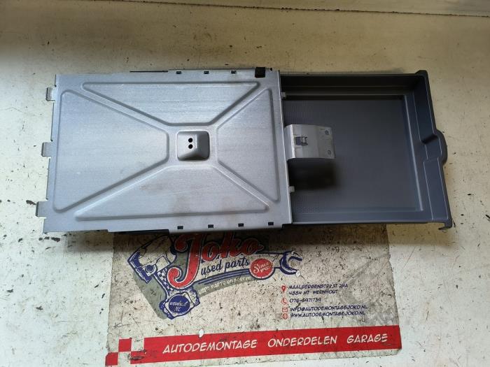 Gebrauchte Handschuhfach Nissan Micra (K12) 1.2 16V Preis auf Anfrage angeboten von Autodemontage Joko B.V.