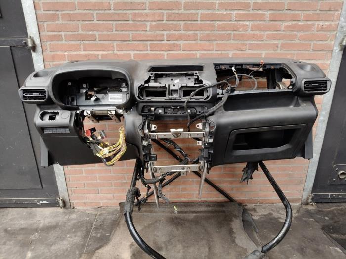 Używane Panel Opel Combo Cargo 1.5 CDTI 100 Cena na żądanie oferowane przez Autodemontage Joko B.V.