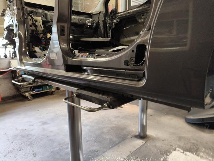 Używane Próg lewy Opel Combo Cargo 1.5 CDTI 100 Cena na żądanie oferowane przez Autodemontage Joko B.V.