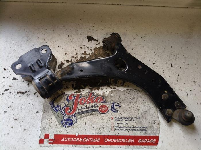 Front lower wishbone, right Ford Focus 3 1.6 EcoBoost 16V 150 ...