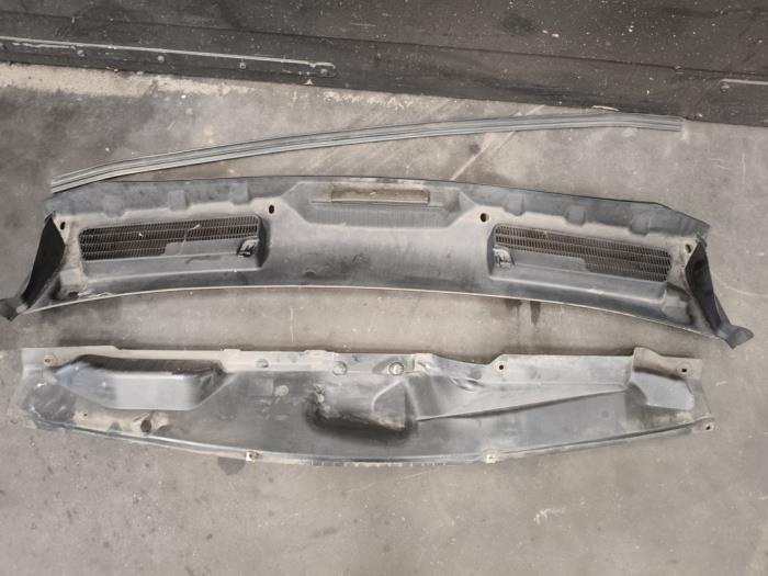Używane Parawan Ford Kuga I 2.0 TDCi 16V Cena na żądanie oferowane przez Autodemontage Joko B.V.