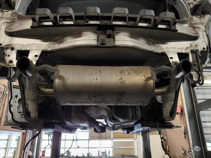 Gebrauchte Auspuff Enddämpfer Ford Kuga I 2.0 TDCi 16V Preis auf Anfrage angeboten von Autodemontage Joko B.V.