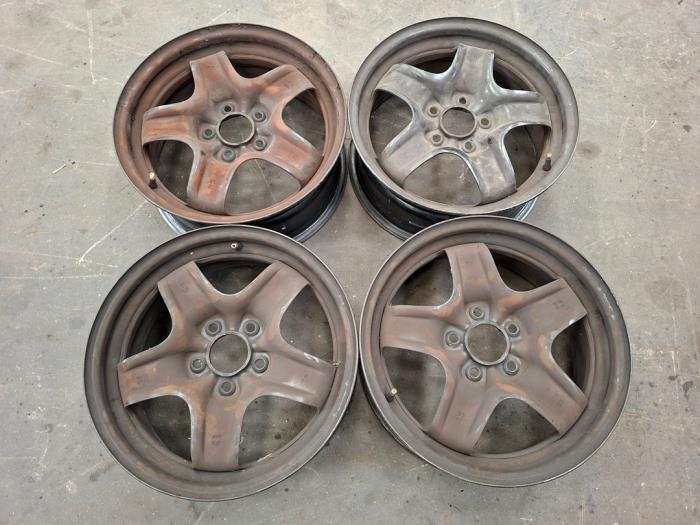 Gebrauchte Felgen Set Opel Astra H (L48) 1.4 16V Twinport Preis auf Anfrage angeboten von Autodemontage Joko B.V.