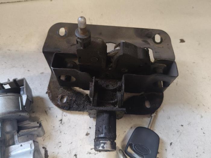 Engine management computer from a Ford Transit Connect 1.8 Tddi 2013