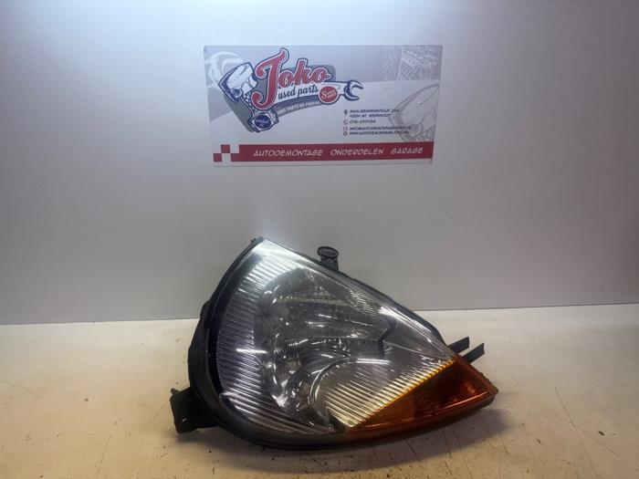Używane Reflektor prawy Ford Ka I 1.3i Cena na żądanie oferowane przez Autodemontage Joko B.V.