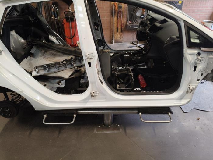 Używane Próg prawy Ford Fiesta 6 (JA8) 1.0 SCI 12V 80 Cena na żądanie oferowane przez Autodemontage Joko B.V.