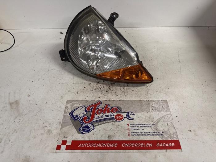 Używane Reflektor prawy Ford Ka I 1.3i Cena na żądanie oferowane przez Autodemontage Joko B.V.